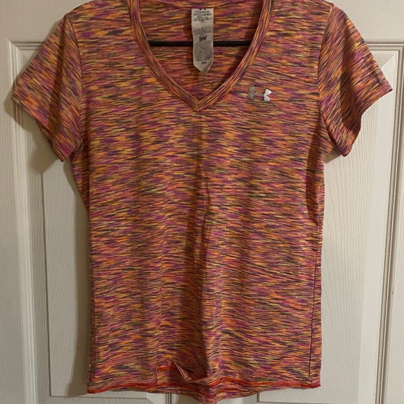 6 Under Armour Women’s Short Sleeve Tees - Black, Pink, Gray, and Maroon S M - Picture 3 of 13